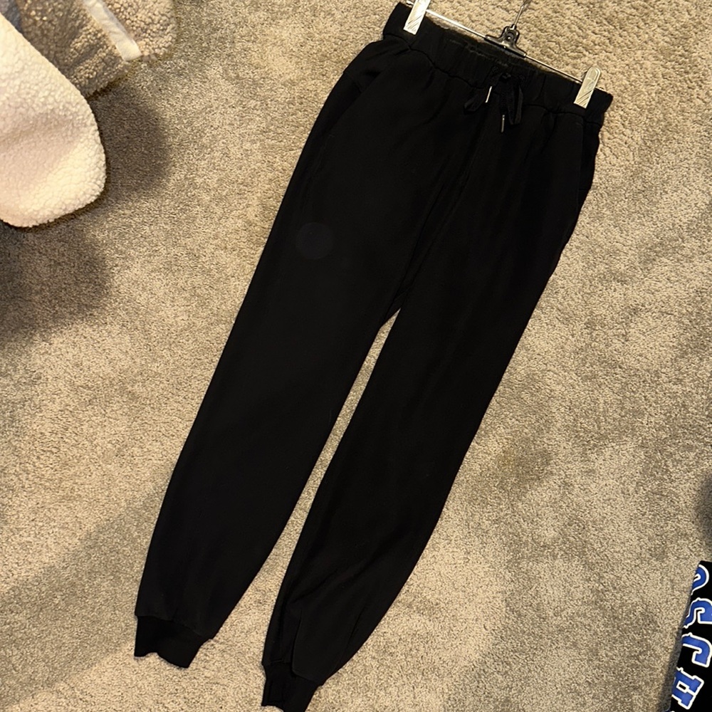 Lululemon On The Fly Joggers - Black - PANTS CA 35801 RN 106259 X8 Size 2